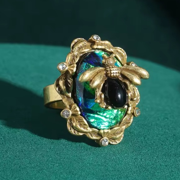 Royal Bee Elegance Antique Brass Ring - Picture 4 of 11